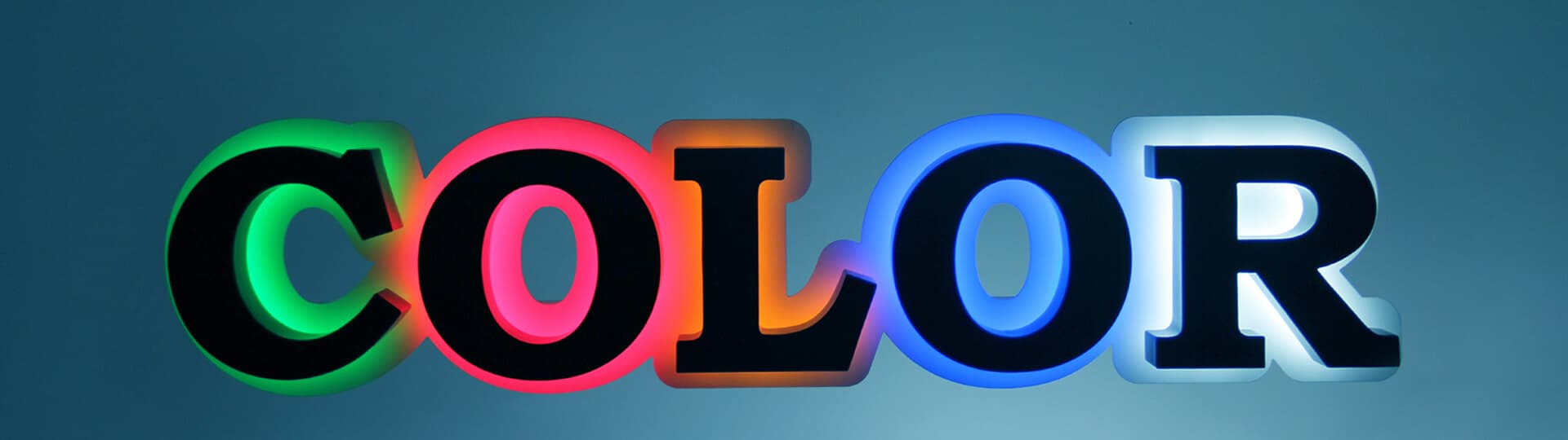 Litery świecące tyłem na ścianę