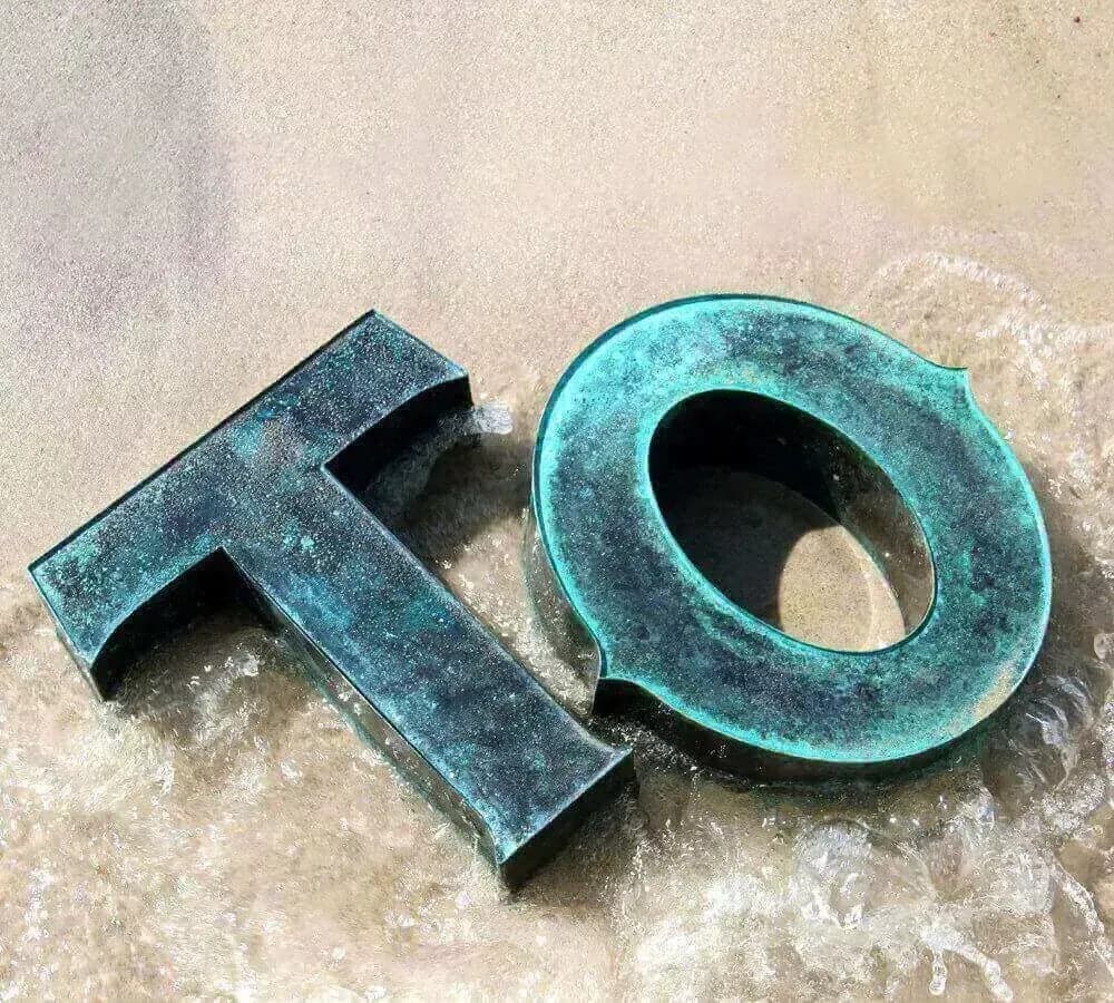 Litery z blachy z efektem rdzy