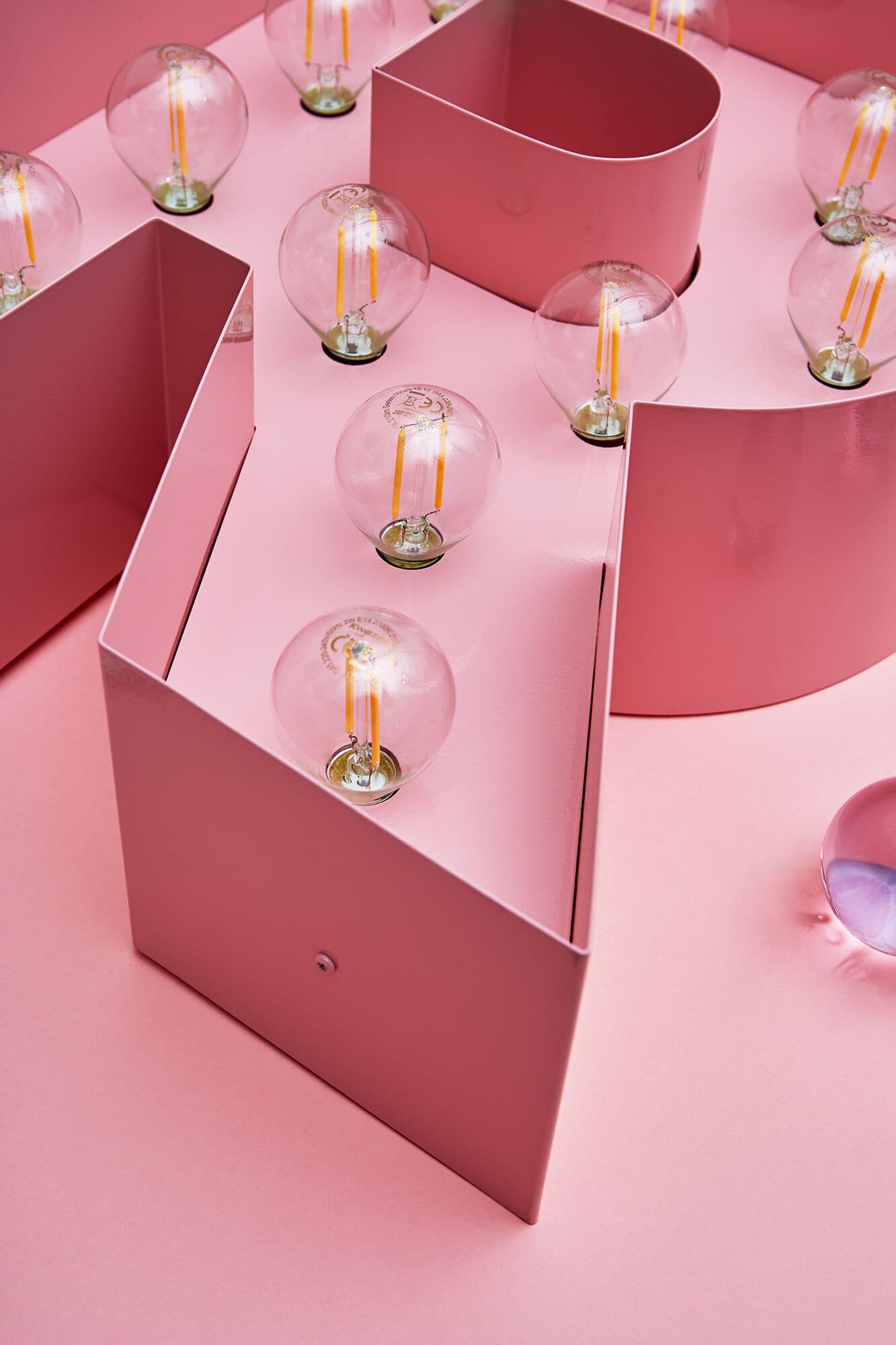 LETTERS MET GLOEILAMPEN / ALFABET