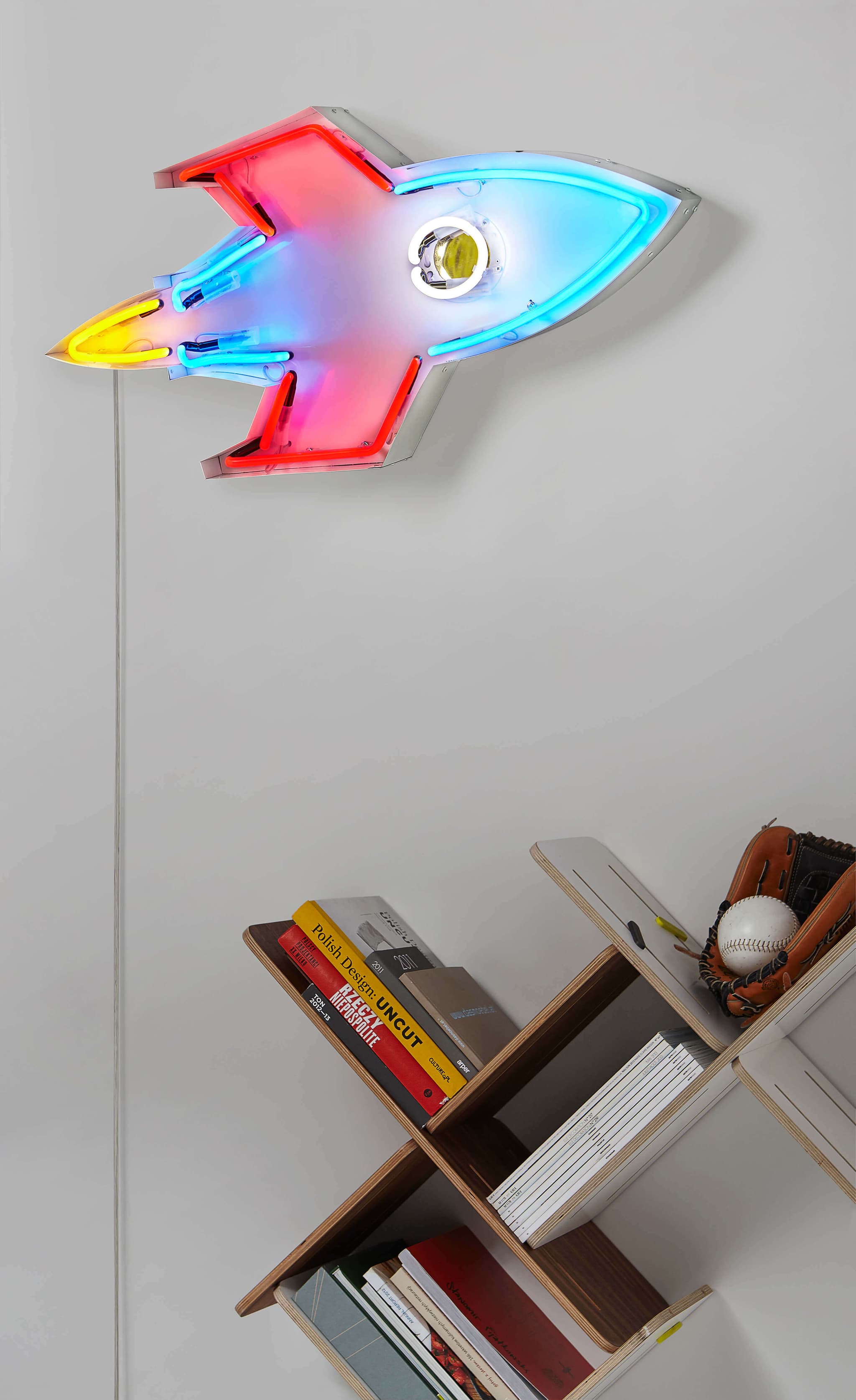 FUSÉE EN VOL DANS L'ESPACE